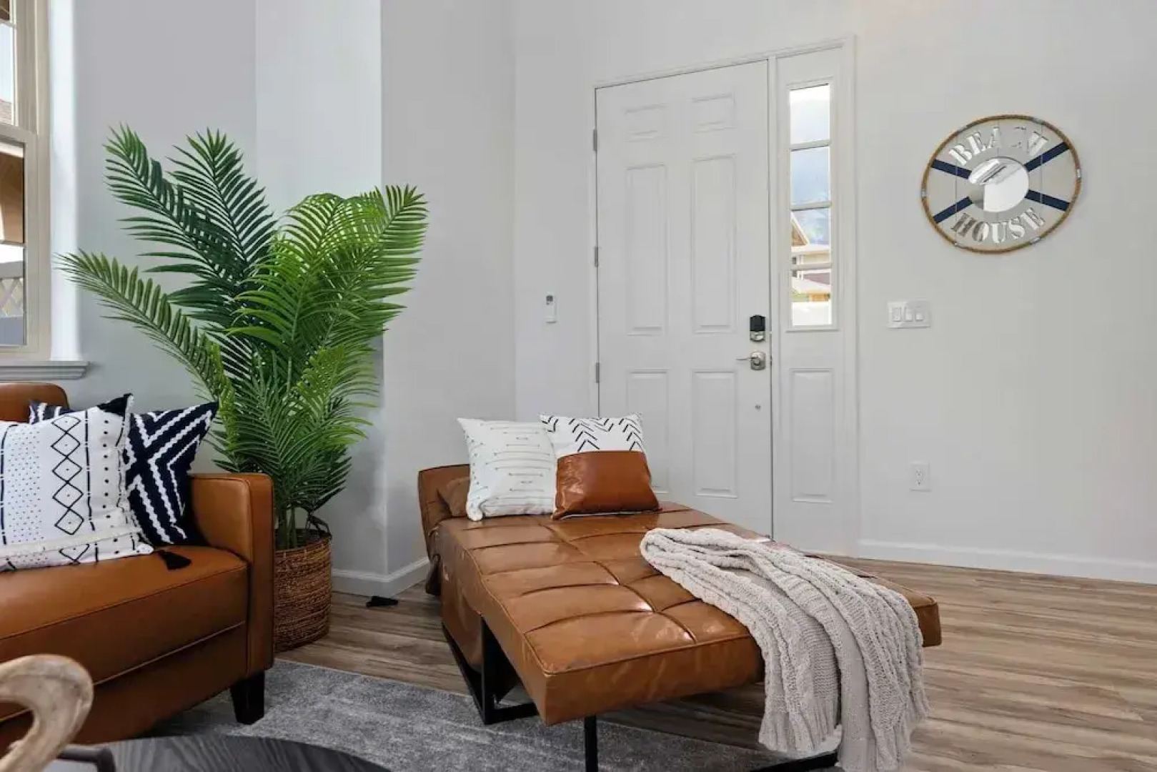 Sleeps 16, 2 Homes Ocean Views, Shared Pool + Gym, Near the Beach Avantstay