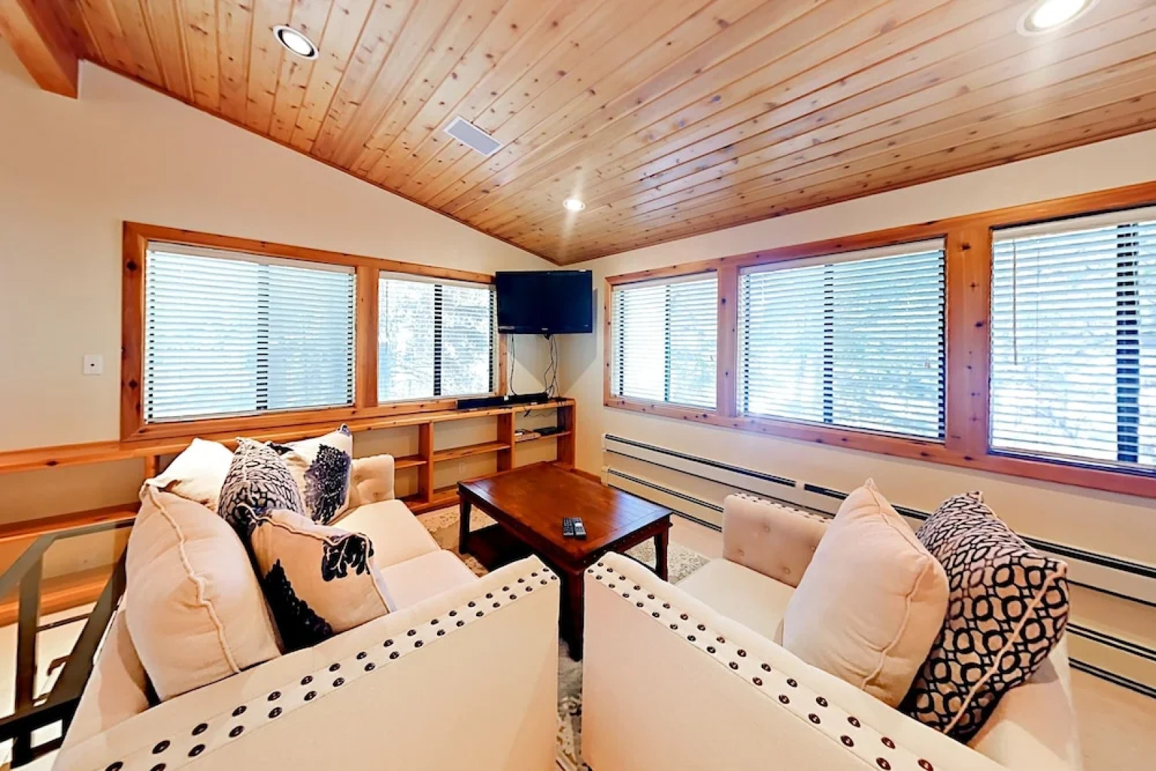 35 St Moritz Terrace Cabin 3 Bedrooms 3 Bathrooms Home