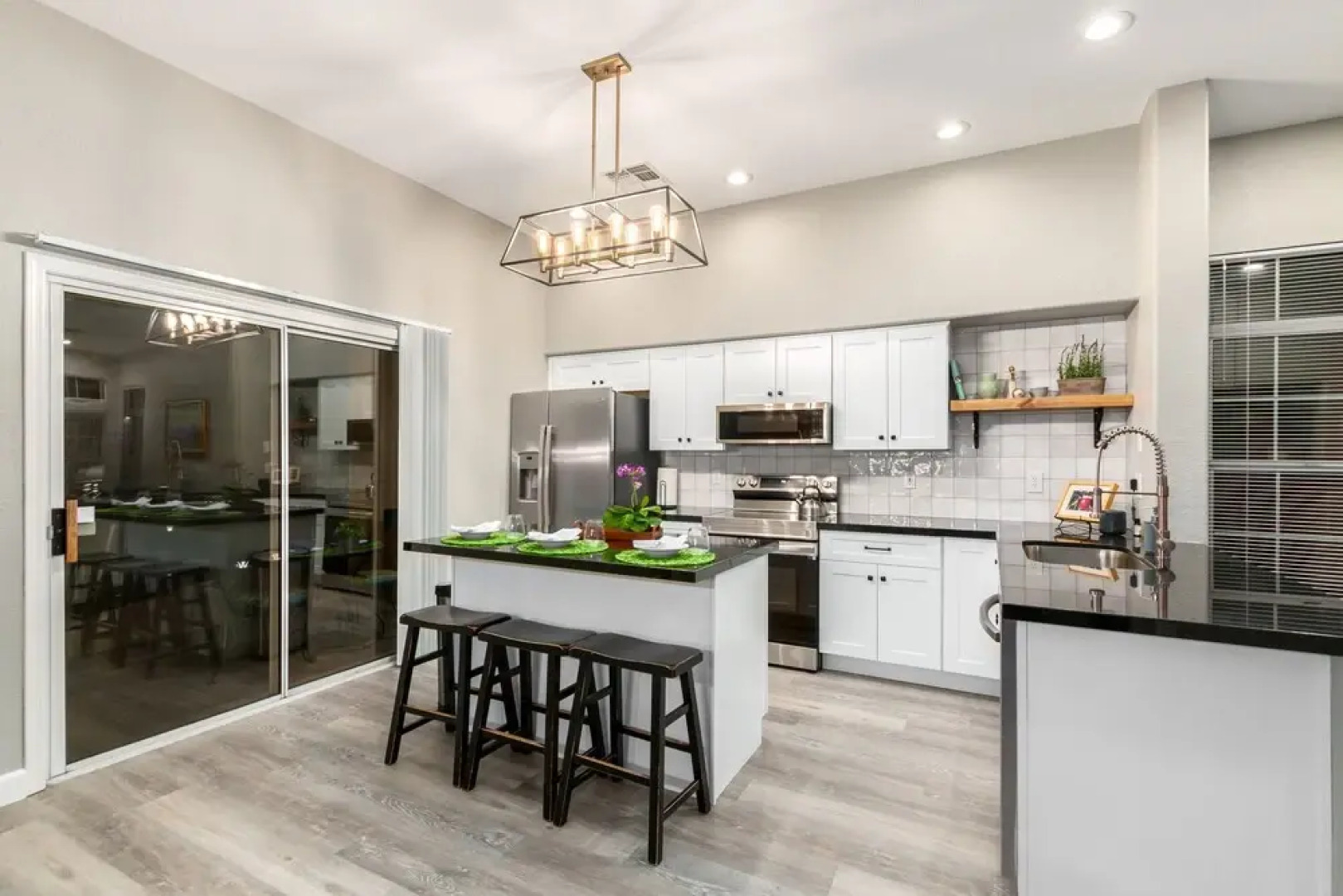 Ivanhoe Gilbert 3 Bedroom Home by RedAwning