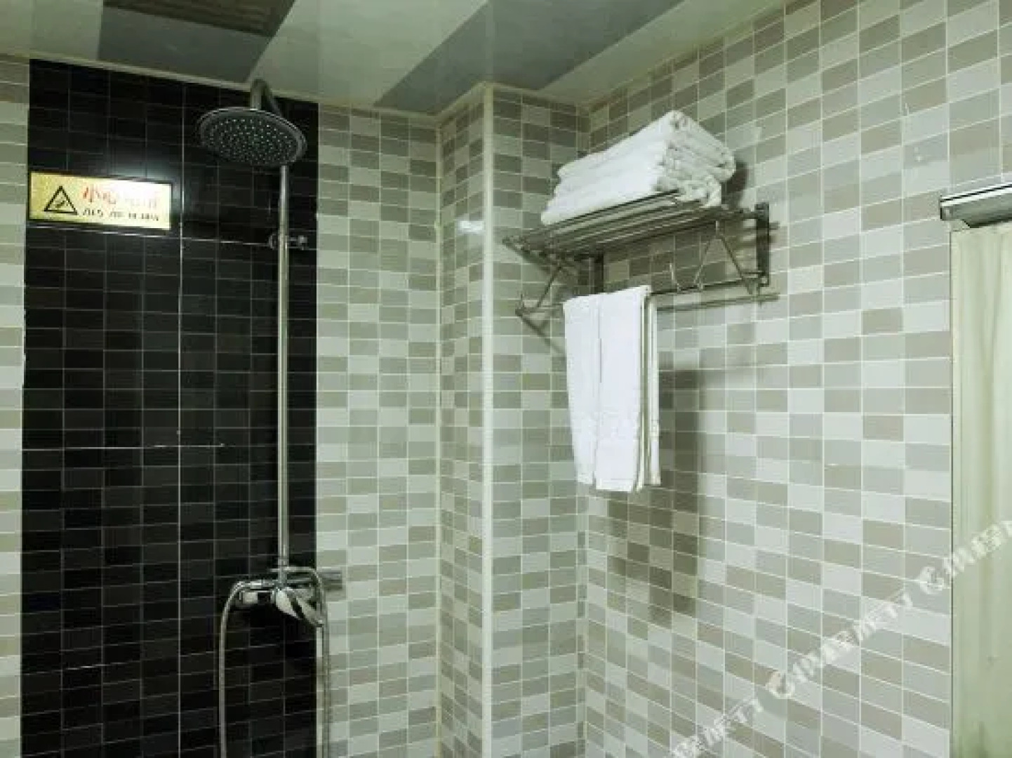 Jingmen May Wind E-sports Hotel