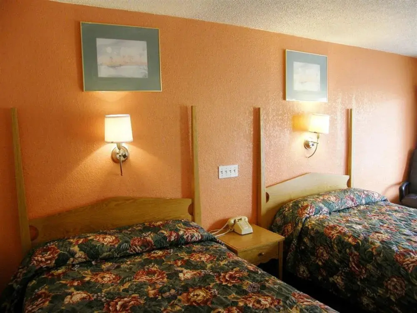 The Economy Inn - Wesley Chapel