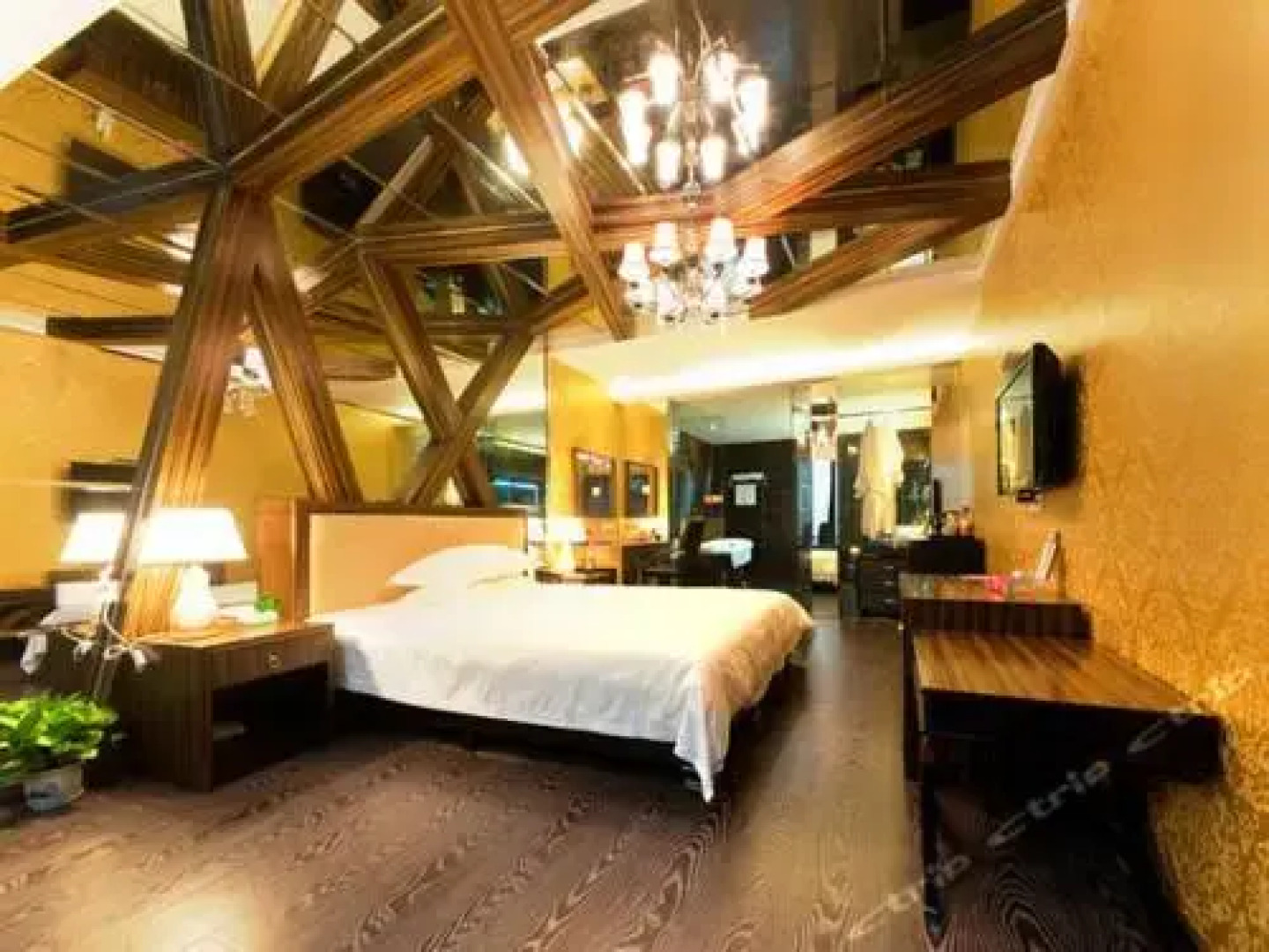 Yangzhou Huafang Fengqing Hotel