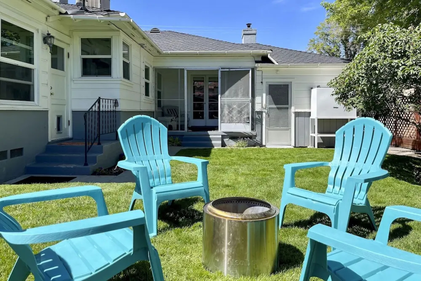 Vintage Bishop House in Downtown w/ Porch Swing!