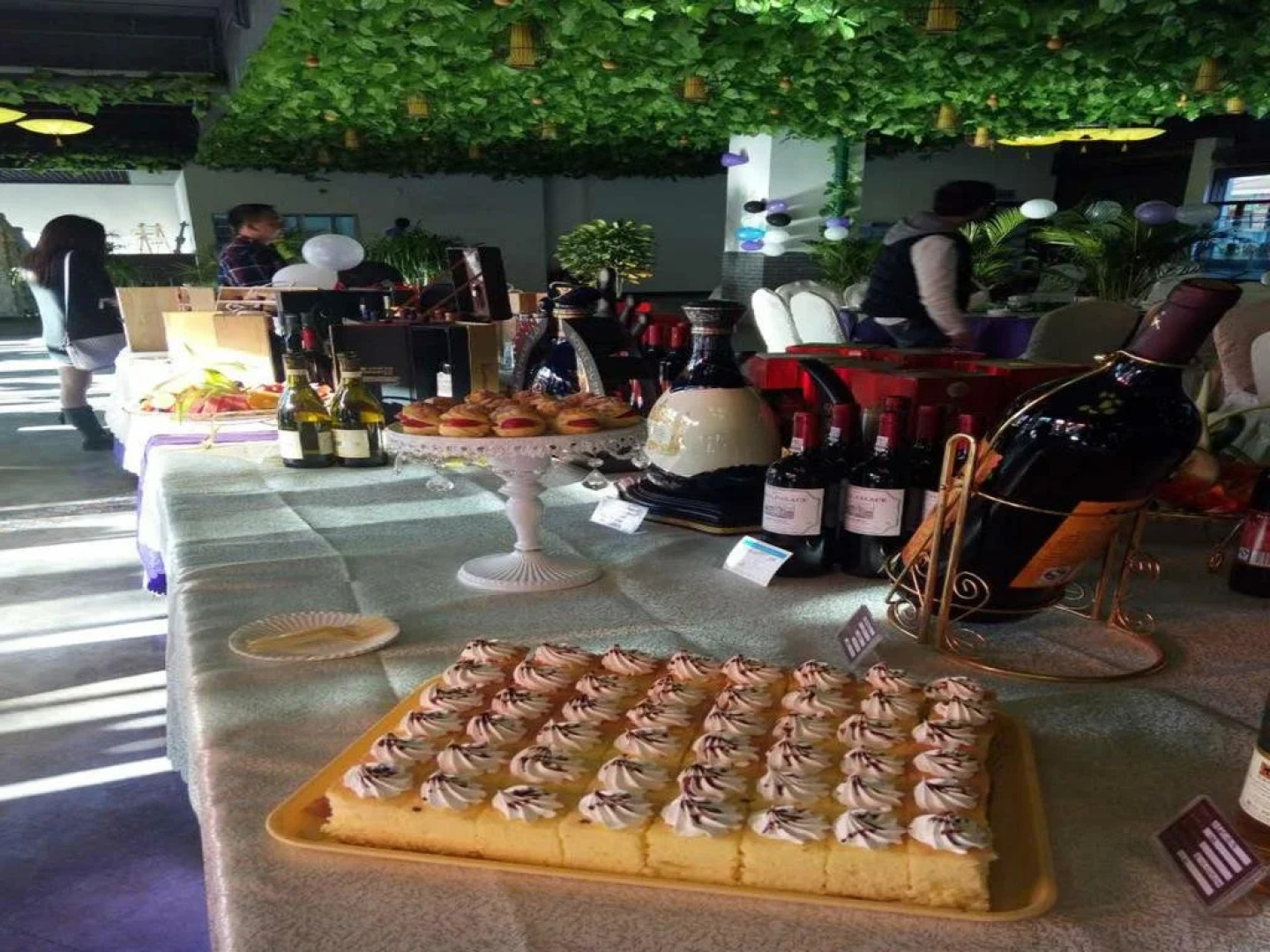 Yingjiang River Bian Chui Hotel