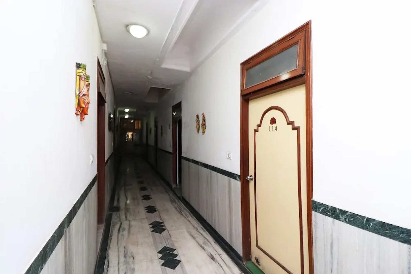 OYO 27878 Highway Inn International