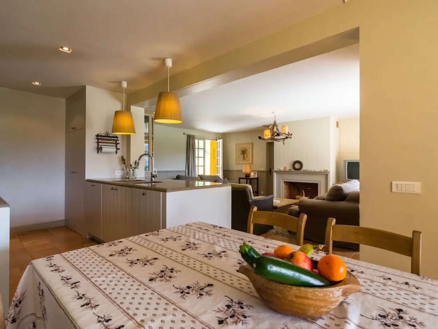 Beautiful, Spacious Villa With Private Swimming Pool Near Recreation Lake Lac de Castillion