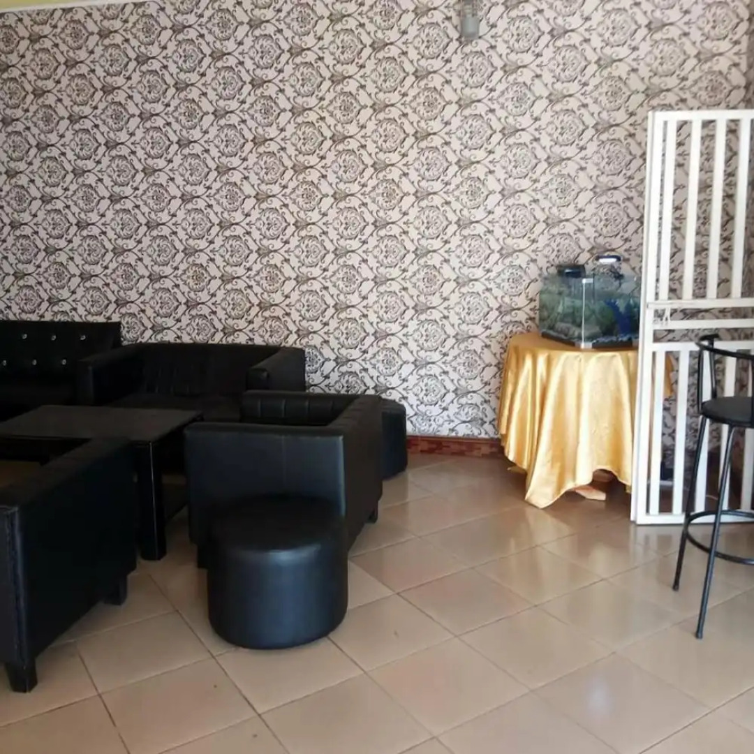 Happy Wallet Gardens Hotel