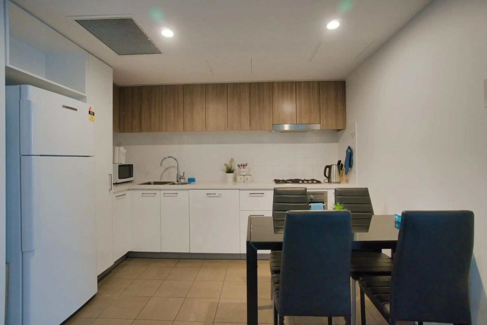 Luxury 2 Bedroom Apartment - Adelaide CBD