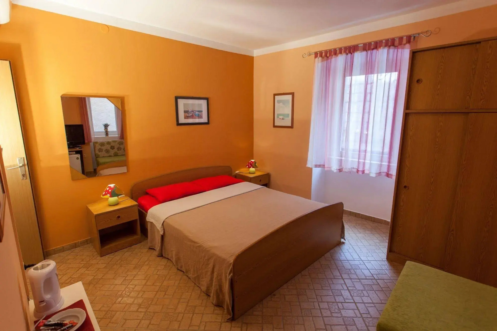 Guest House Floreus Cres