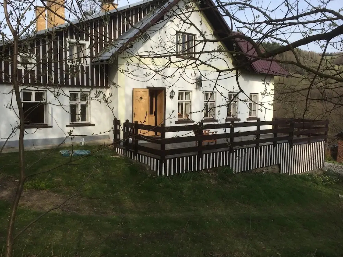 Holiday home located in a quiet, authentic mountain village with a view of the surrounding hills.