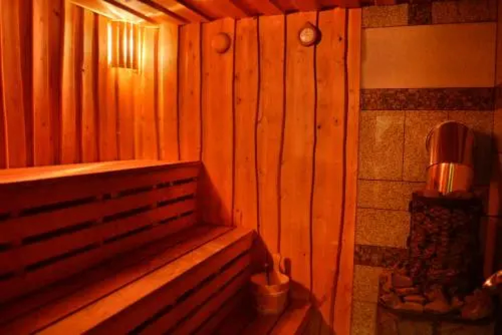 Viesu nams Raibais Asaris