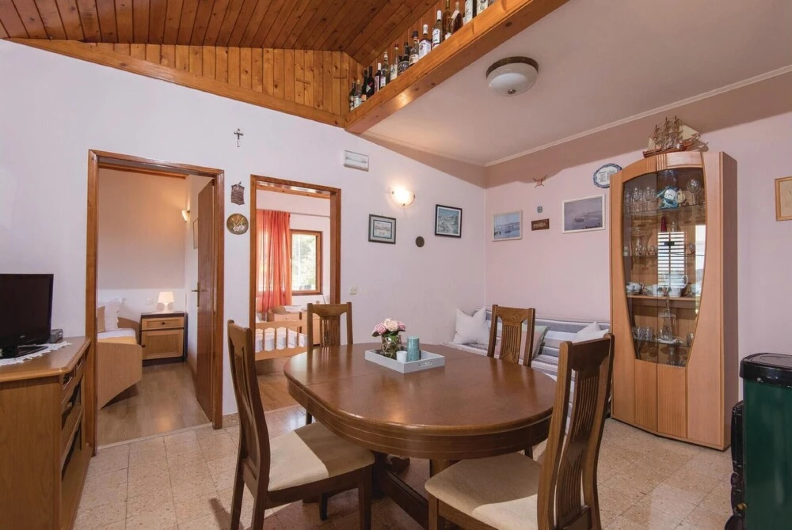 Awesome Home in Nova With Wifi and 4 Bedrooms