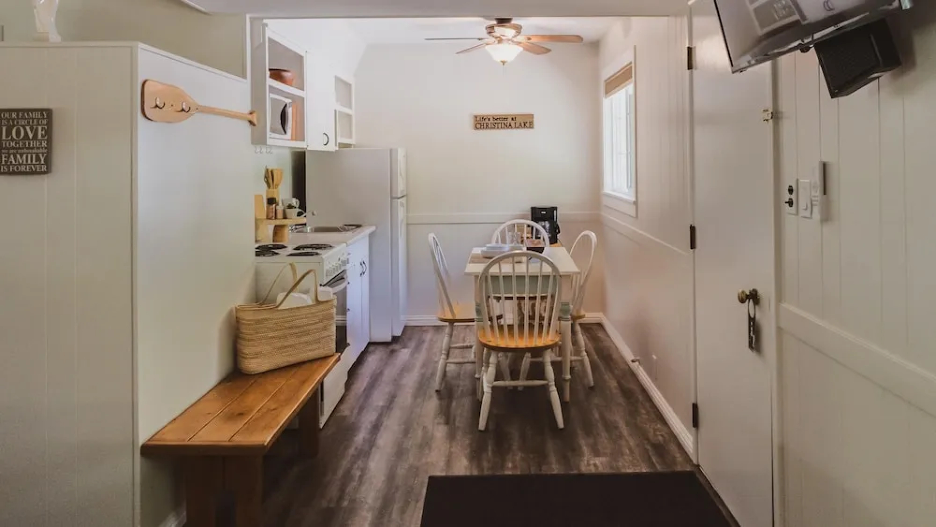 Barefoot Villas Room 1 Redwood