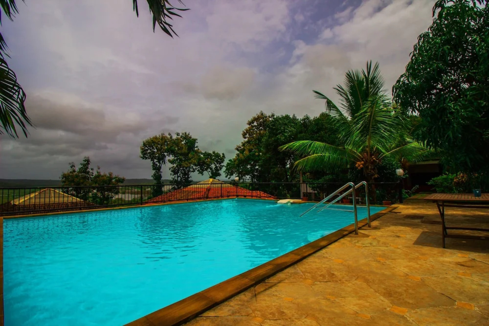 OYO 17402 Home Pool View 4BHK Villa Britona