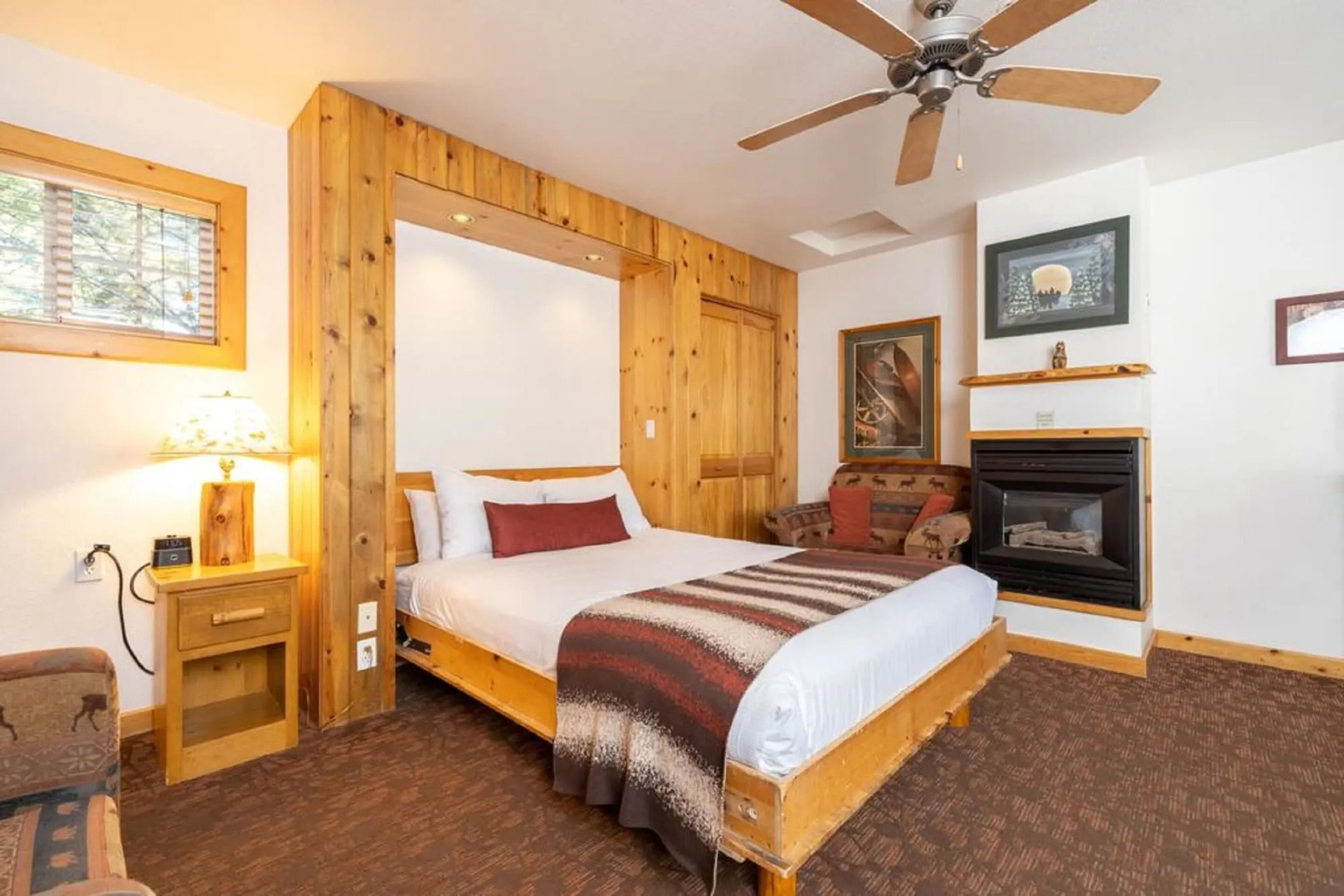 Red Wolf Lakeside Lodge