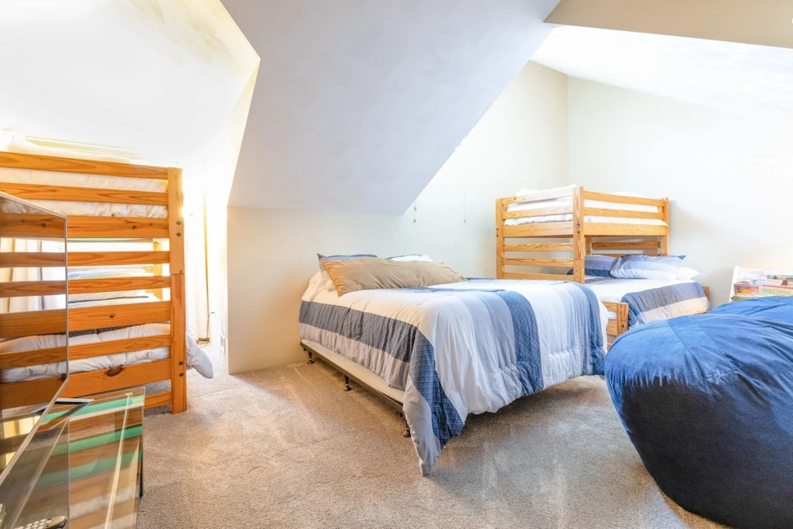 Seven Springs 2BR Loft Premium Condo, sleeps 11! by RedAwning