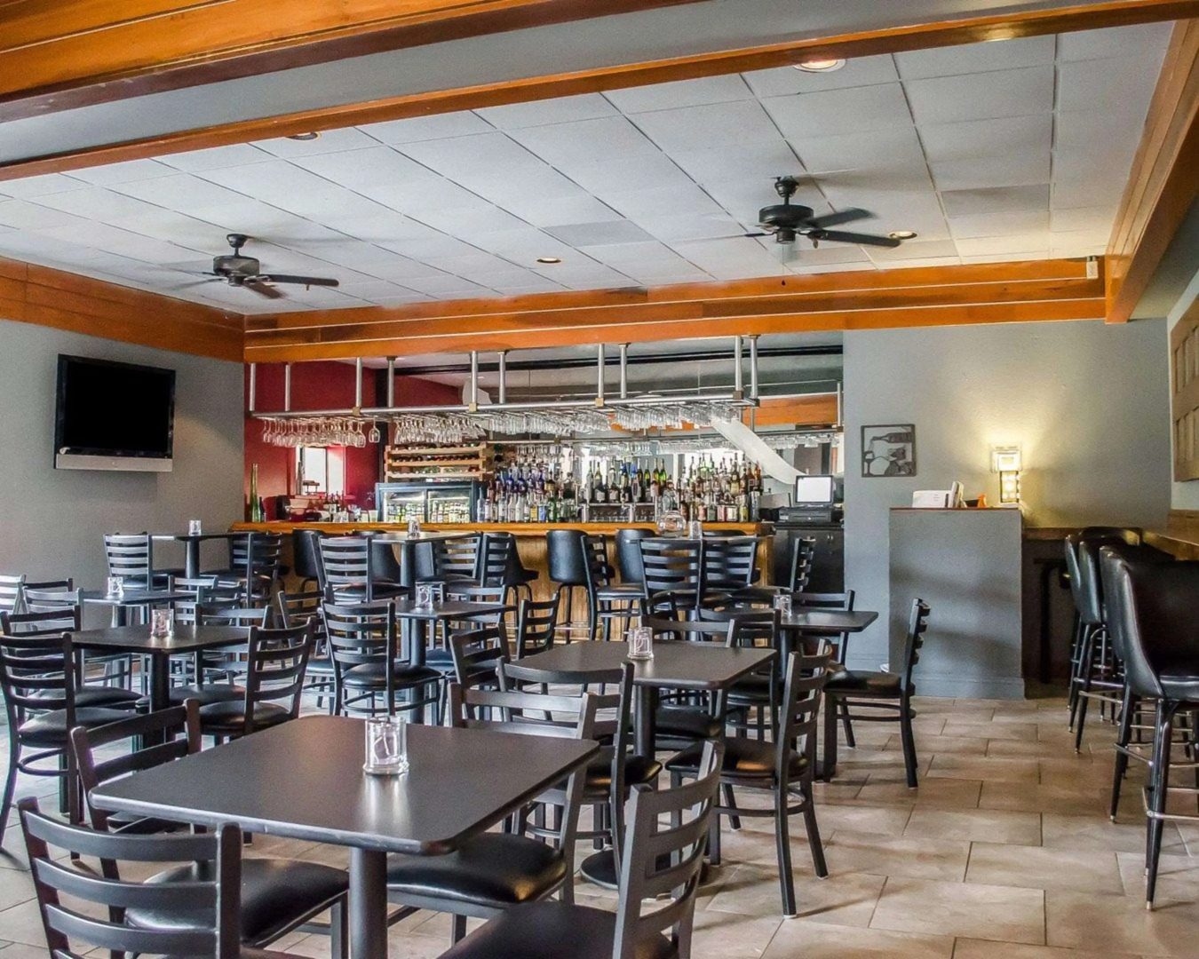 Quality Inn & Suites Pensacola Bayview