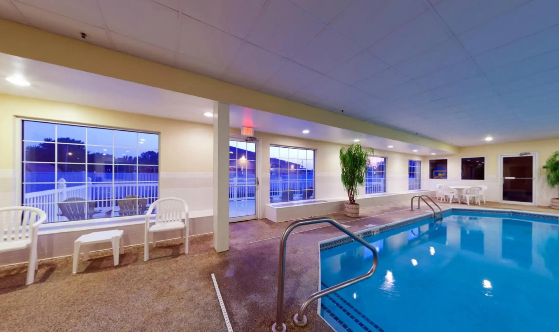 Country Inn & Suites by Radisson, Rock Falls, IL