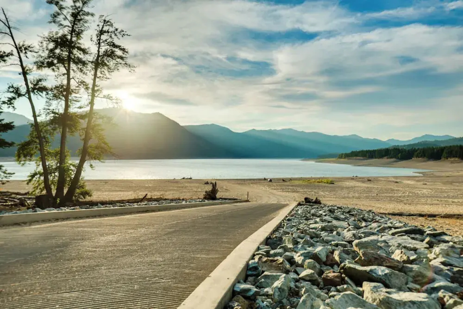 Hot Tub & Game Room: Ronald Retreat 2 Mi to Lake!