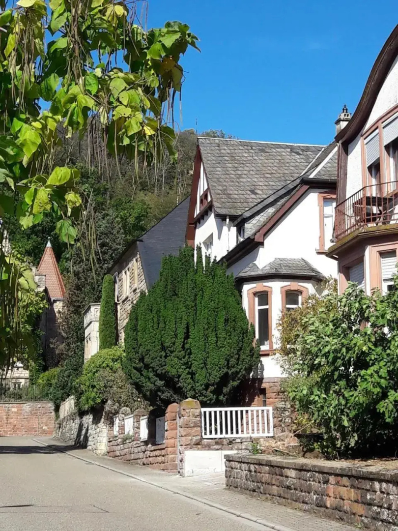 Bismarckstrasse 8