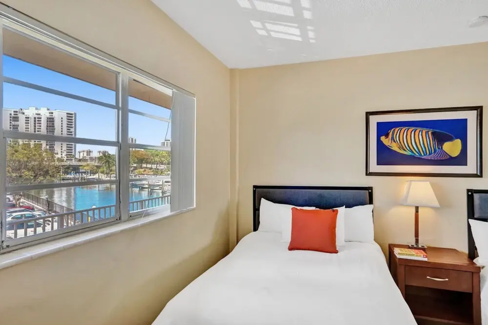 Gorgeous 1br apartment, a walk from the Beach