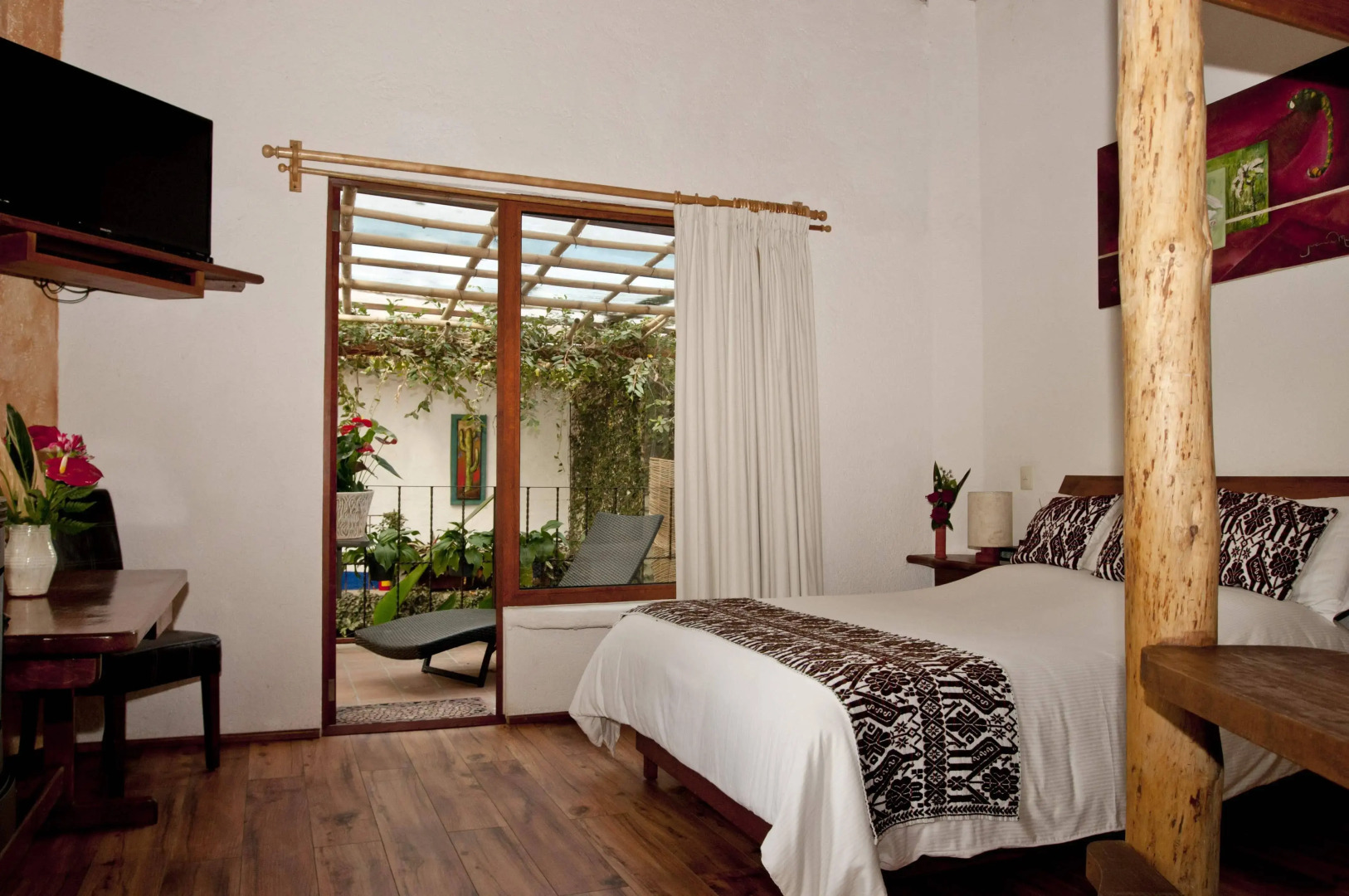 Mesón De Leyendas Breakfast & Downtown