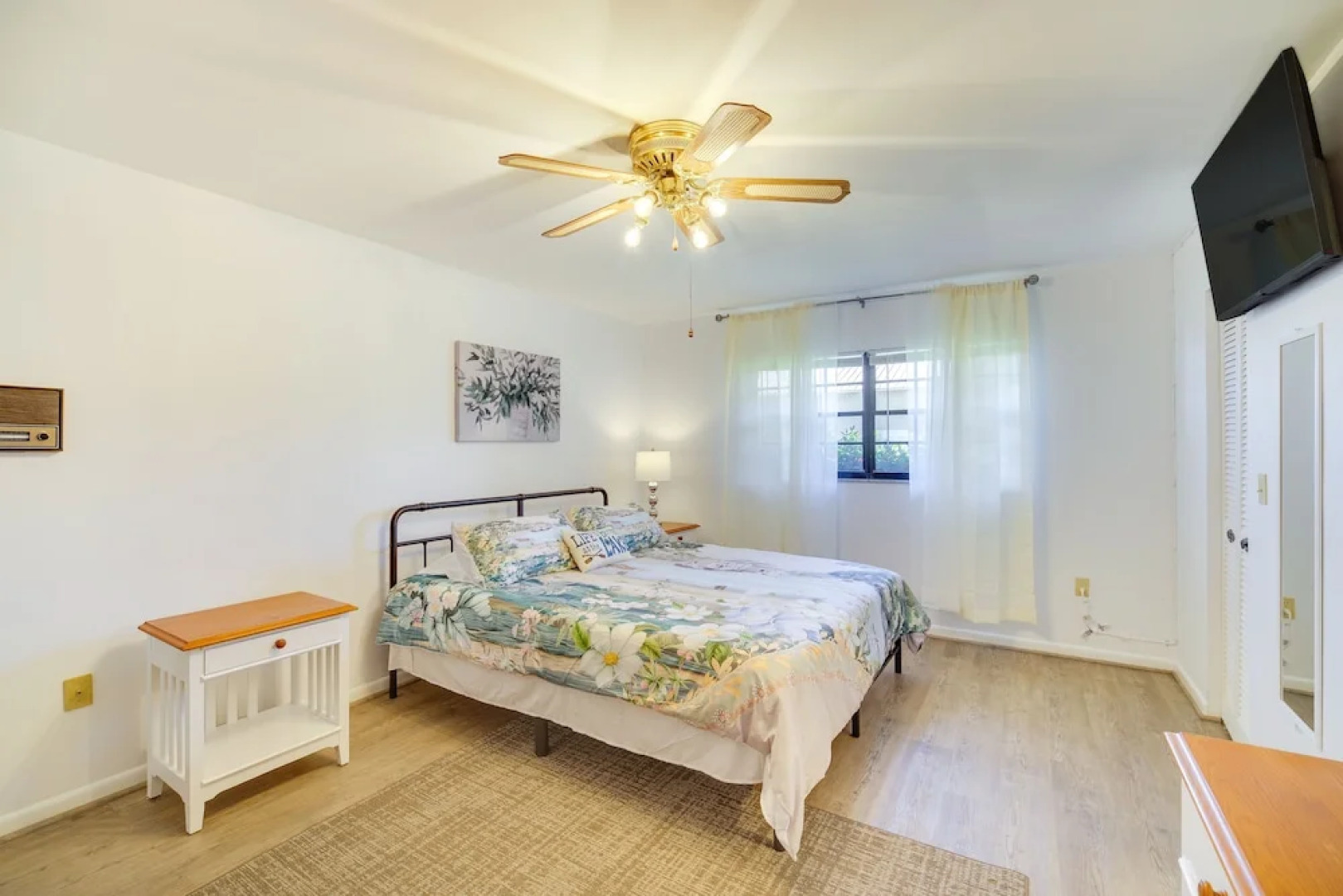 Family-friendly Home on Lake Tulane: Great Views!