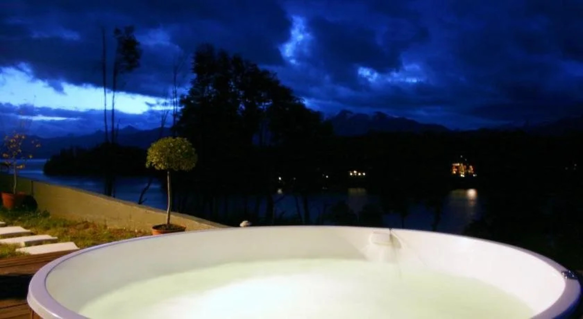 Las Ramblas De Puerto Manzano / Suite Boutique Villa La Angostura