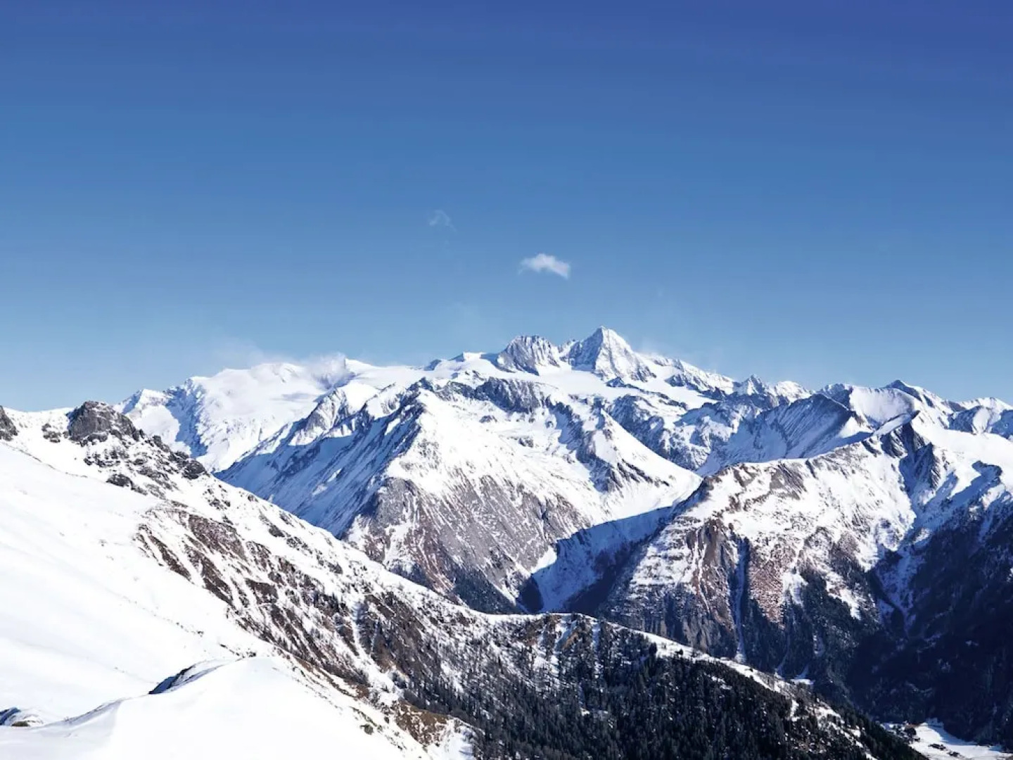 Classy Apartment With Infrared Sauna, Balcony and Garage