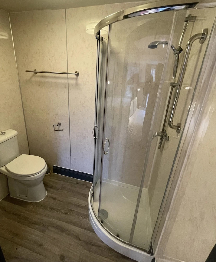 Cadmore Lakeside Hotel