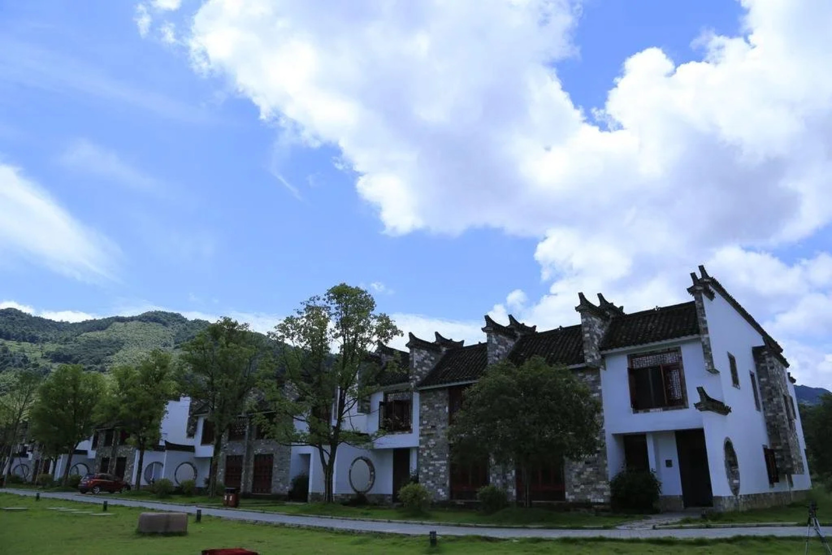Taohuatanpan Holiday Hotel