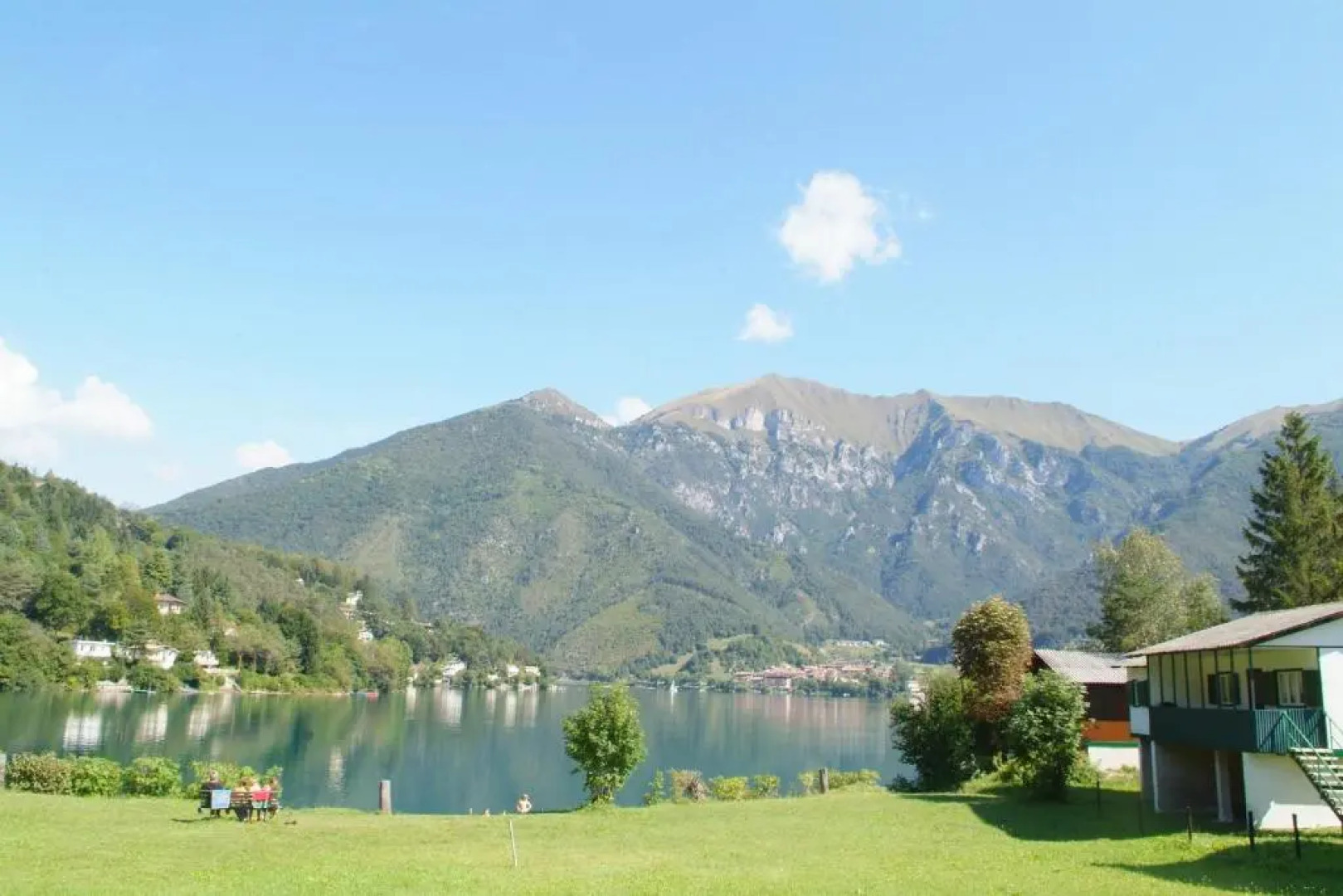 Bungalow Green Holiday