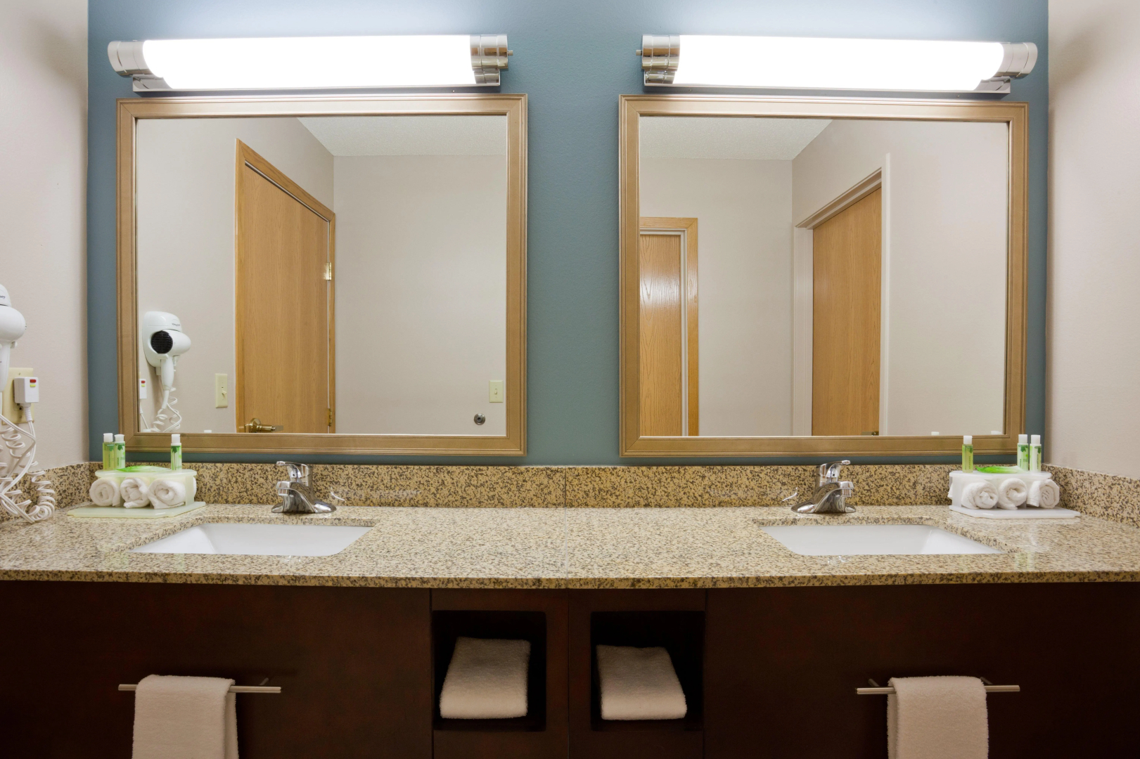 Holiday Inn Express Hotel & Suites St. Cloud by IHG