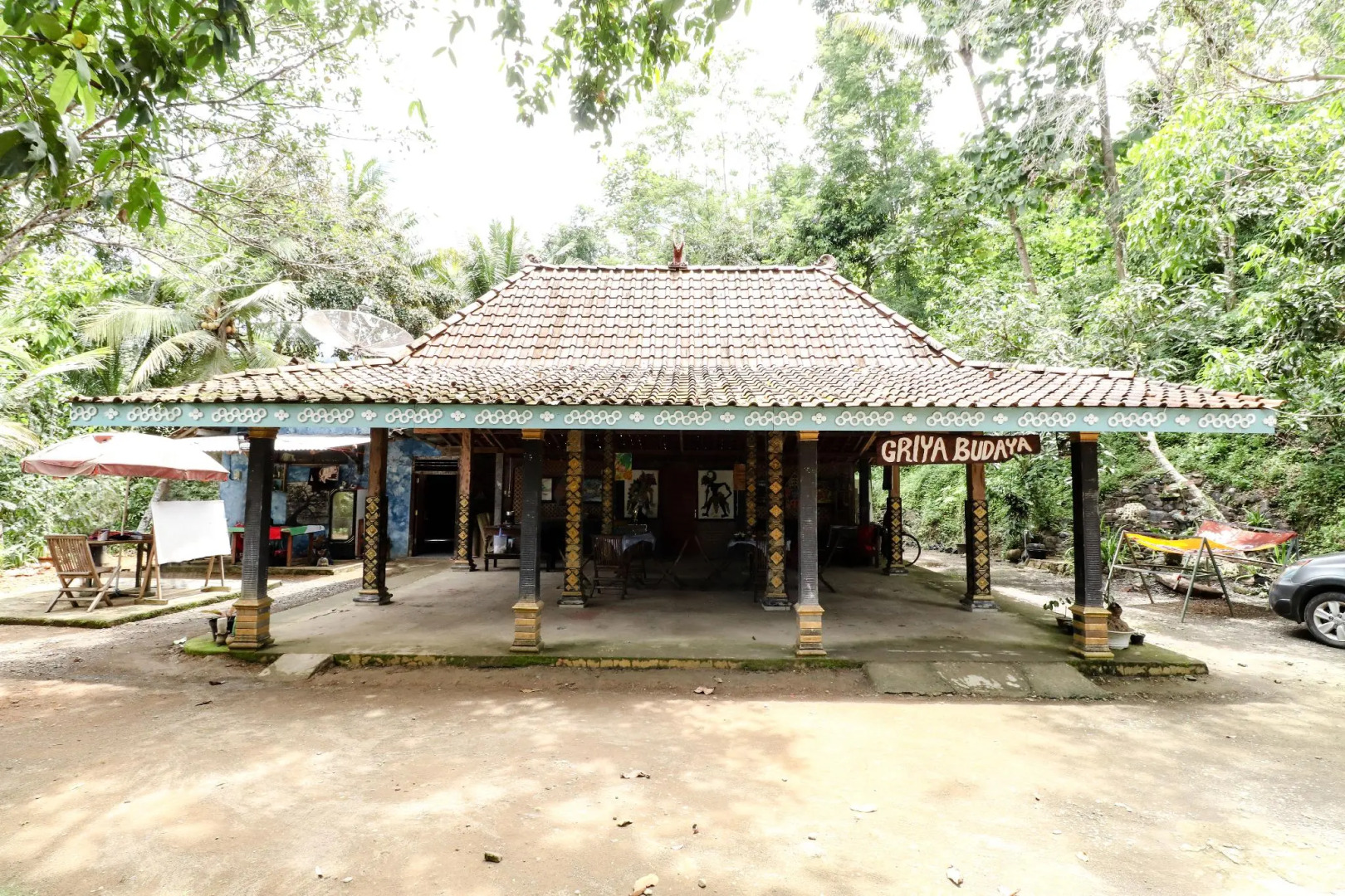 Segajih Central Stay and Education