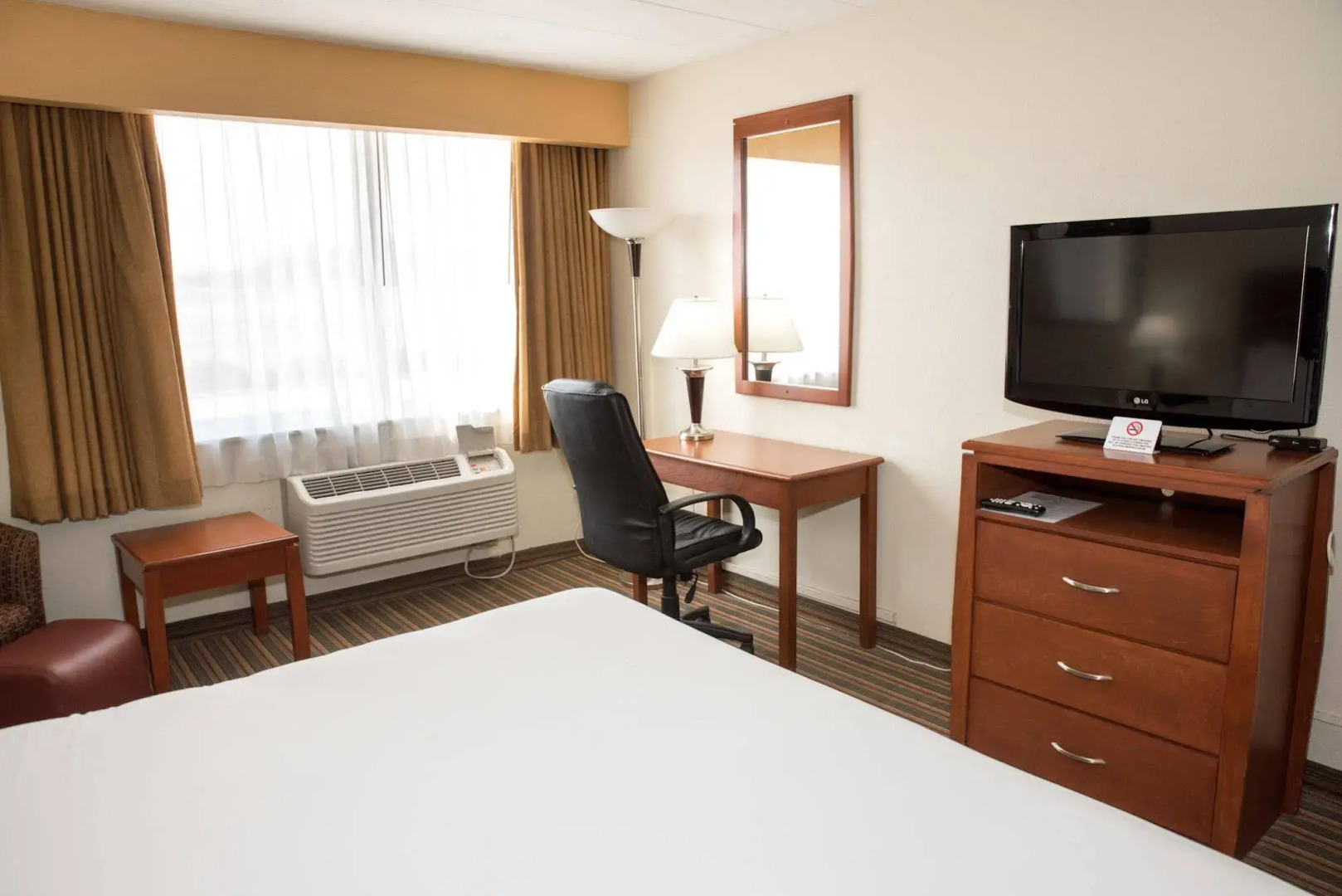 Airport Plaza Inn and Conference Center