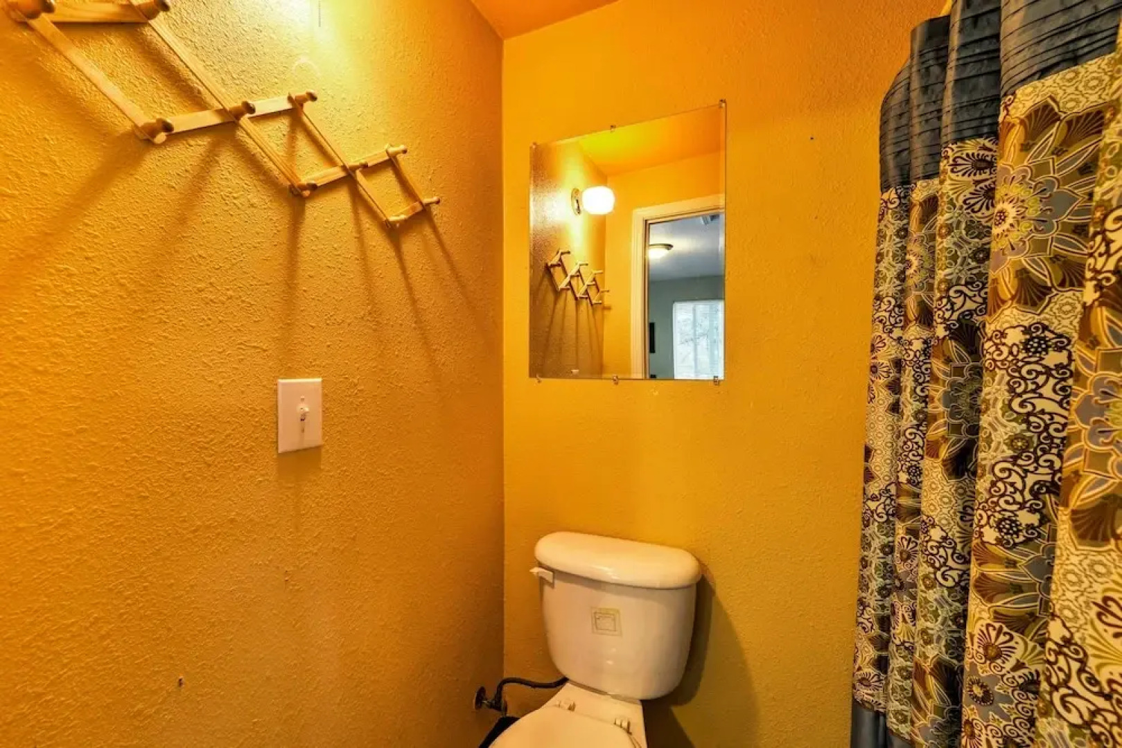 Seward Studio w/ Deck, Outdoor Dining & Mtn Views!