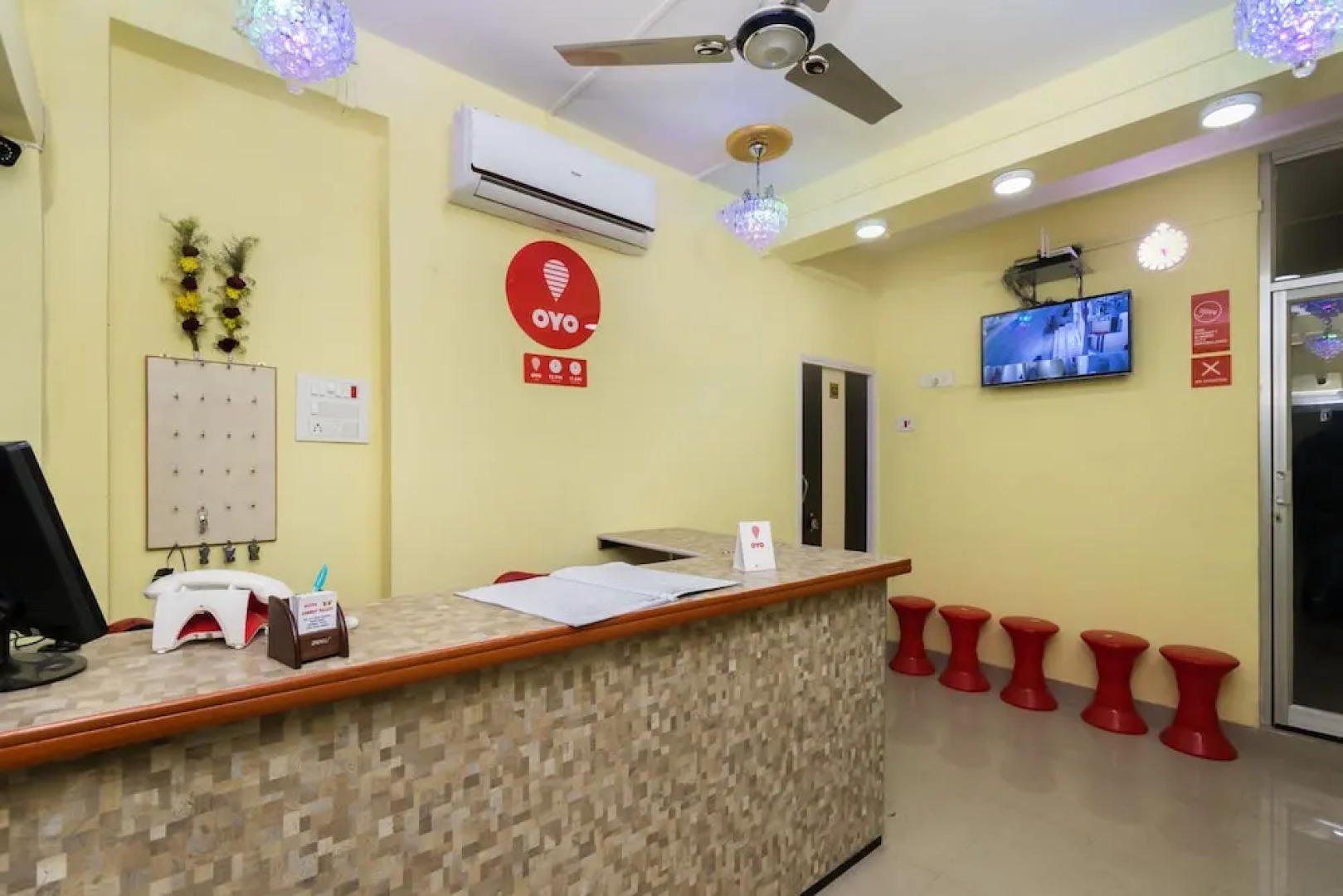 OYO Flagship 10471 Hotel Samrat Palace