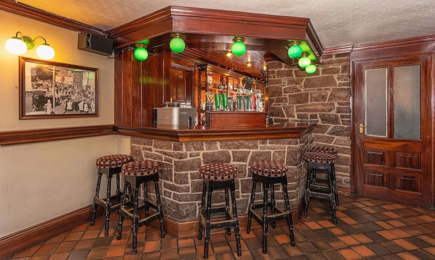 Larkins Pub Restaurant and B&B