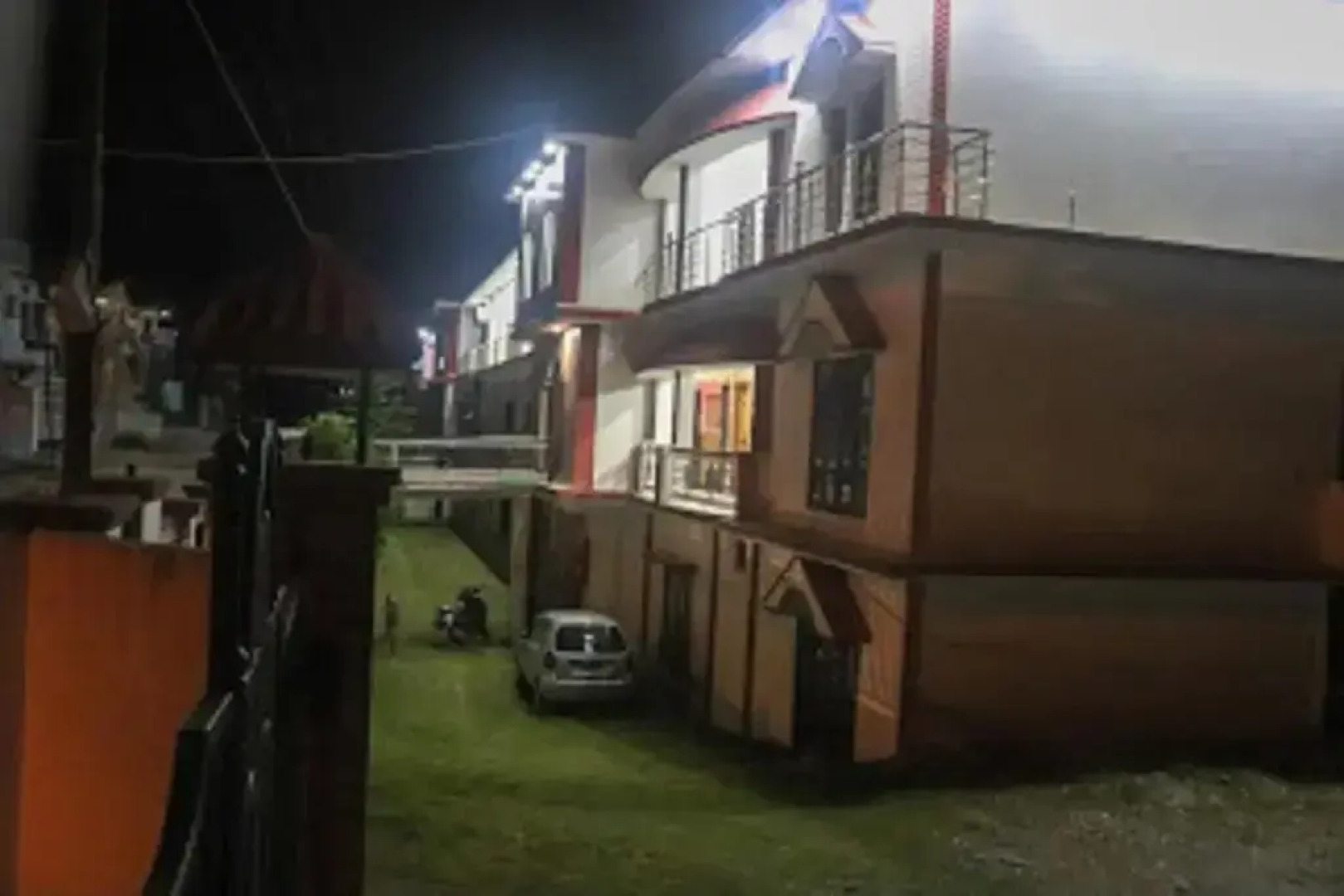 Hotel Divine Palace