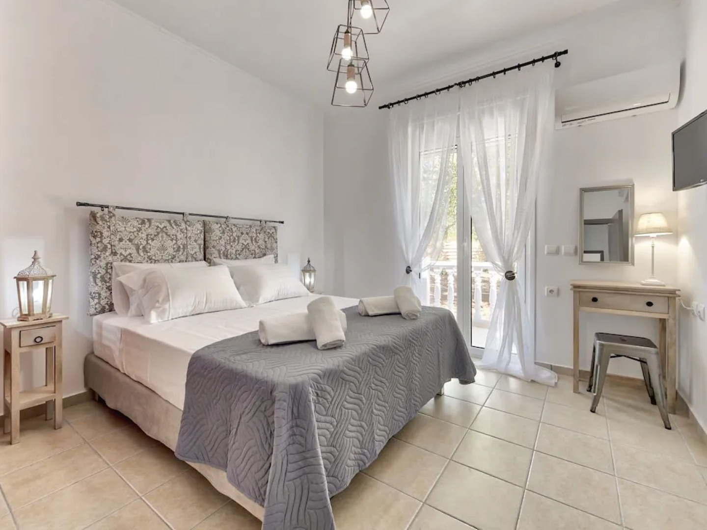 Modern Villa in Tragaki With Pool and Parasol