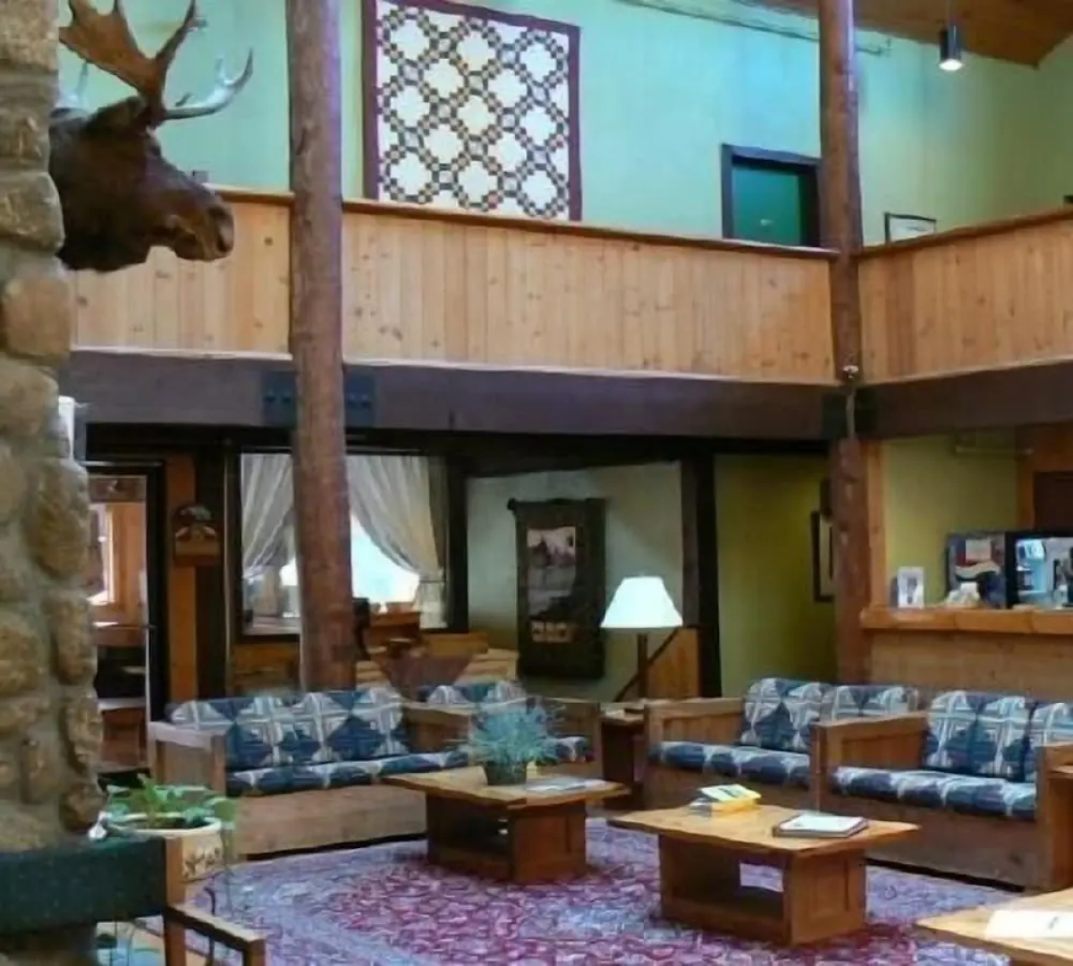 Snowy Owl Inn And Resort