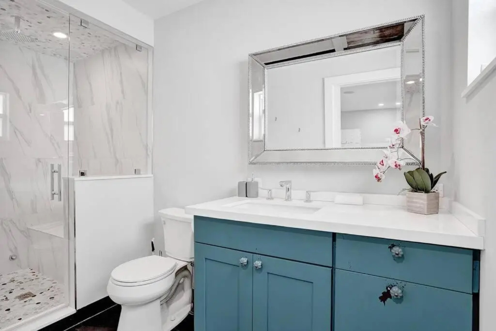 Stunning 4 Bedrm New Pool+Jacuzzi 1 Mile to Beach