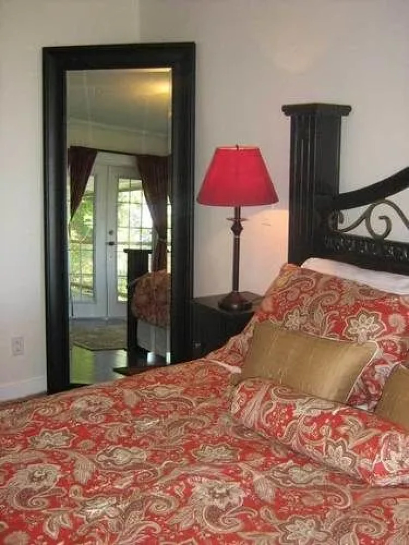 Foxglove Inn & Gardens