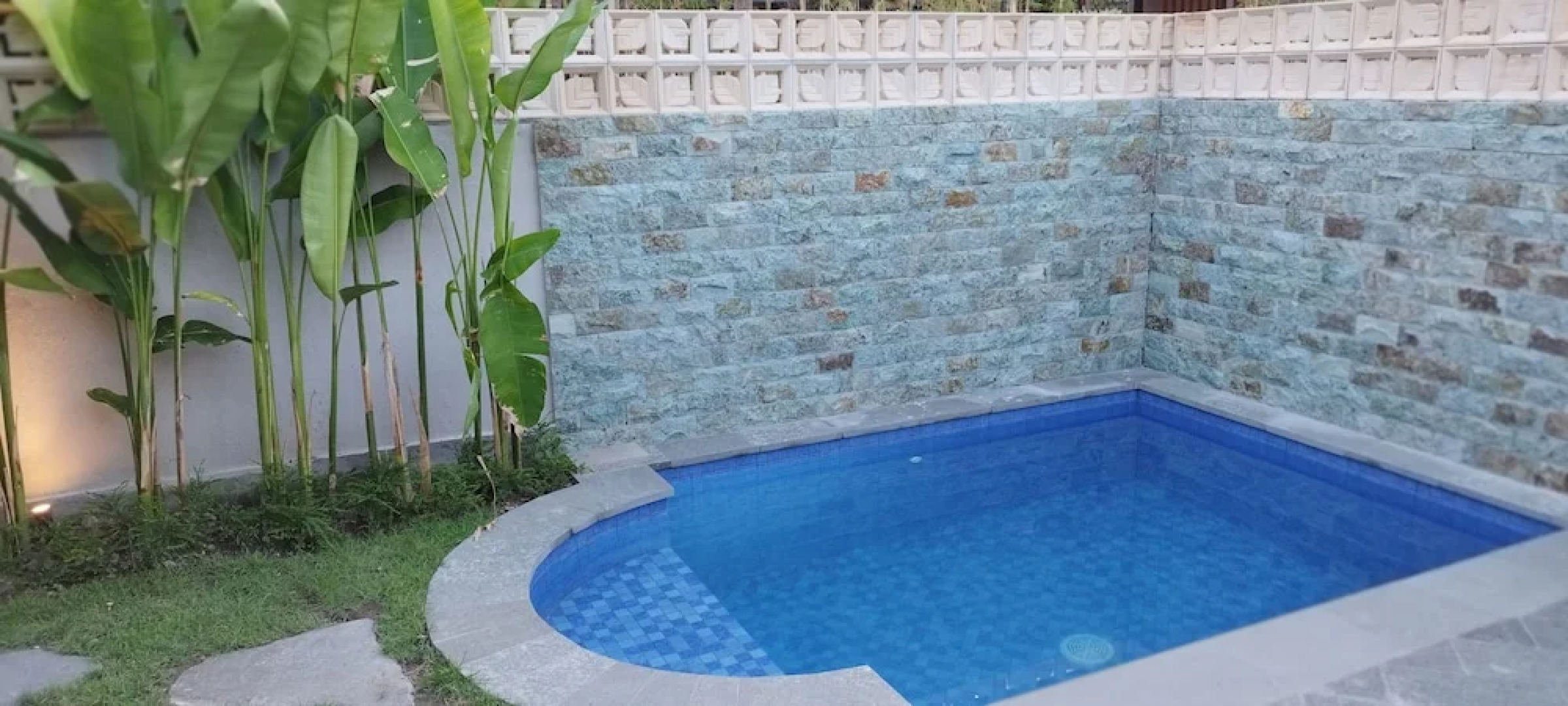 Room-love Without Boundaries Num9759