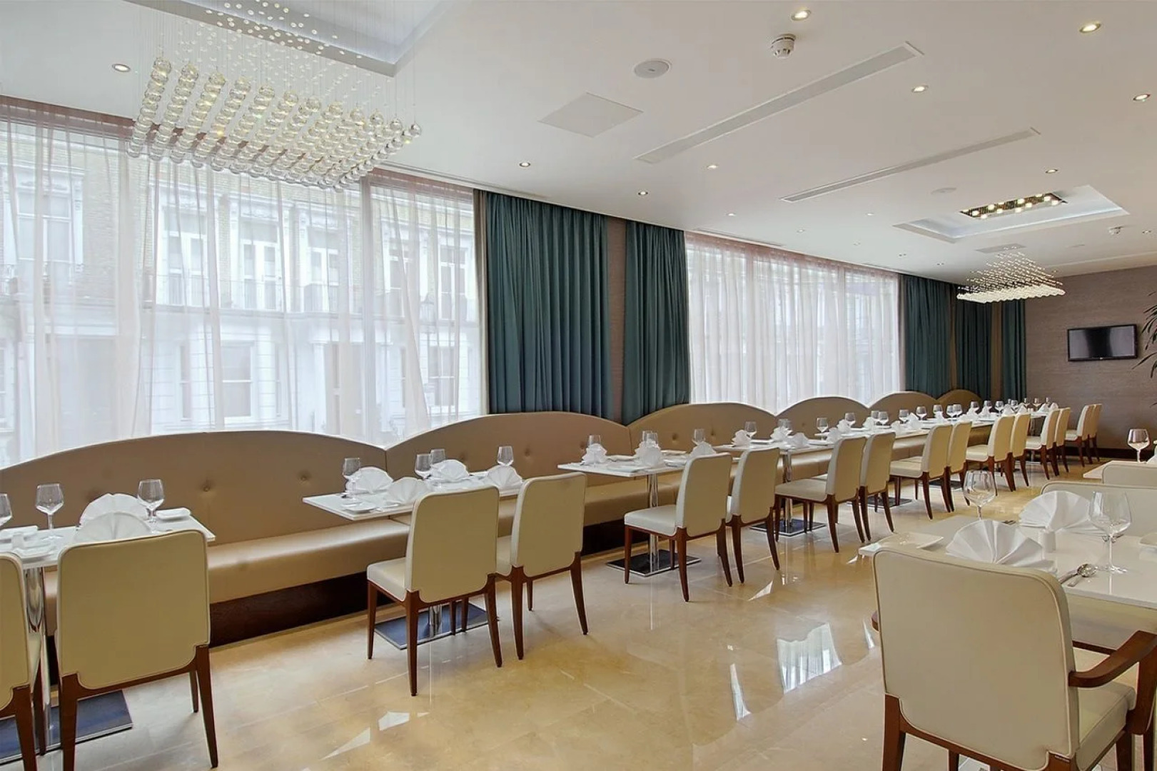 Отель The Cura Kensington