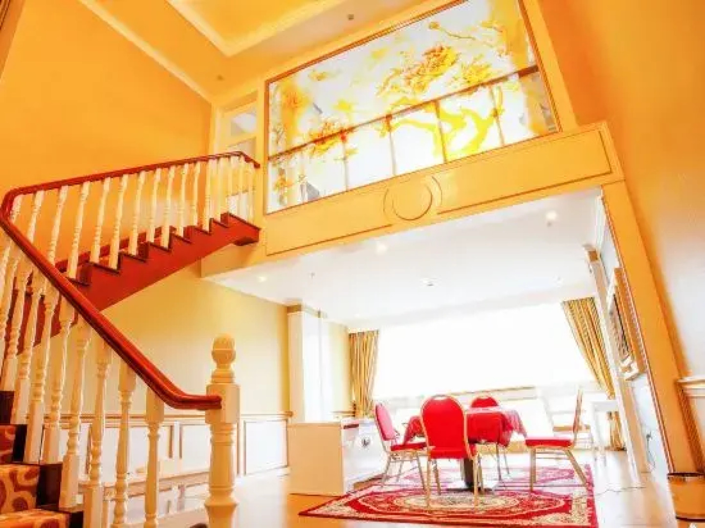 Oriental Crown Holiday Hotel