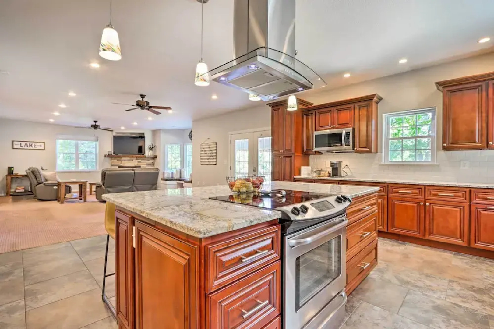 Dock & Jet Ski Slip: Lakeside Sunrise Beach Home!