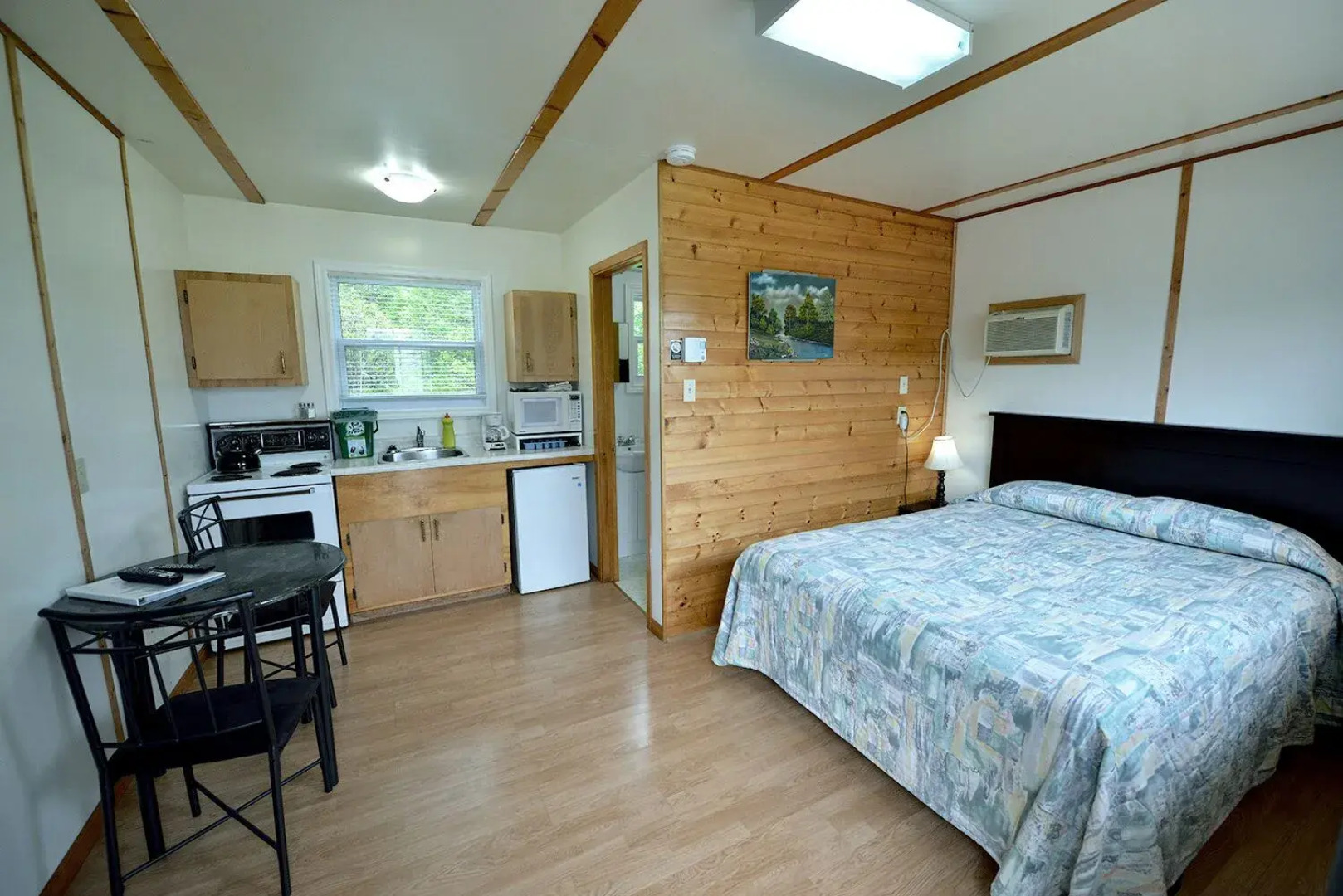 Sea Breeze Cottages & Motel