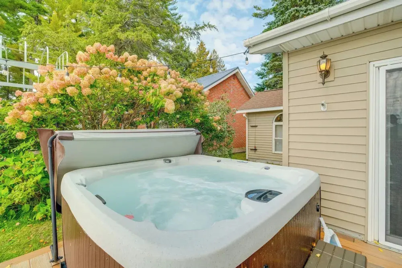 Kalkaska Retreat: Private Hot Tub, Dock, Fireplace