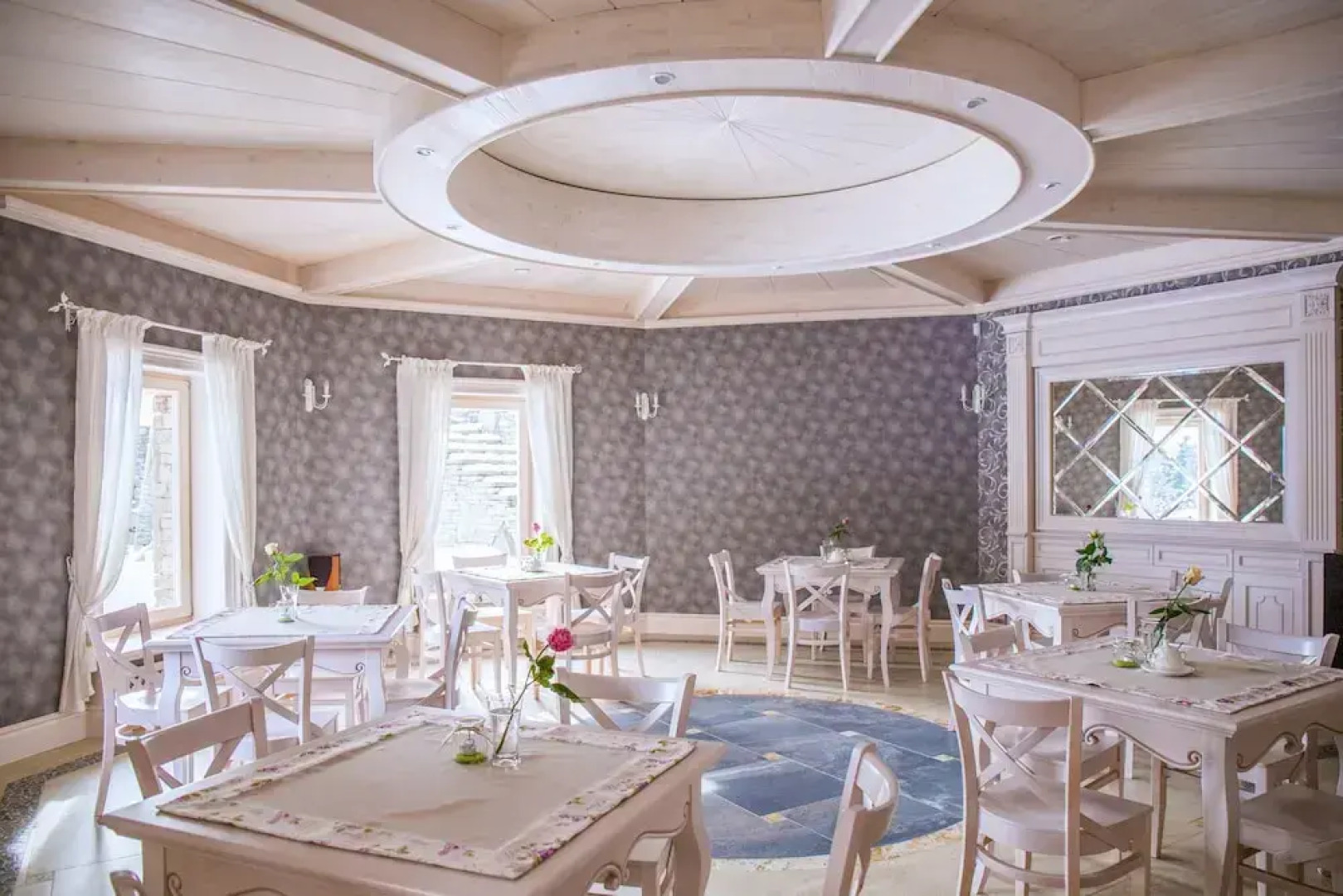 KRUPÓWKA MOUNTAIN RESORT - Widokowy hotel z basenami i wellness